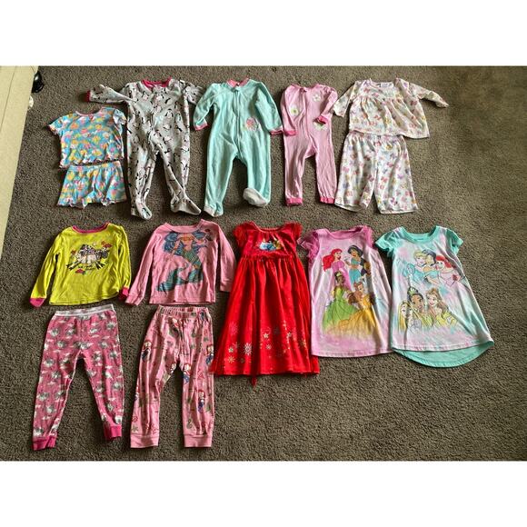 Bundle of 14 Girls Pajamas/Sleepers/Nightgowns-  Size 18m-5t - Picture 3 of 16